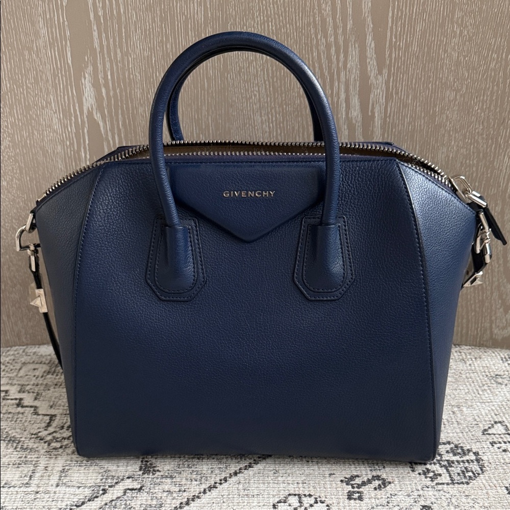 Givenchy Antigone- medium - 402 deep blue